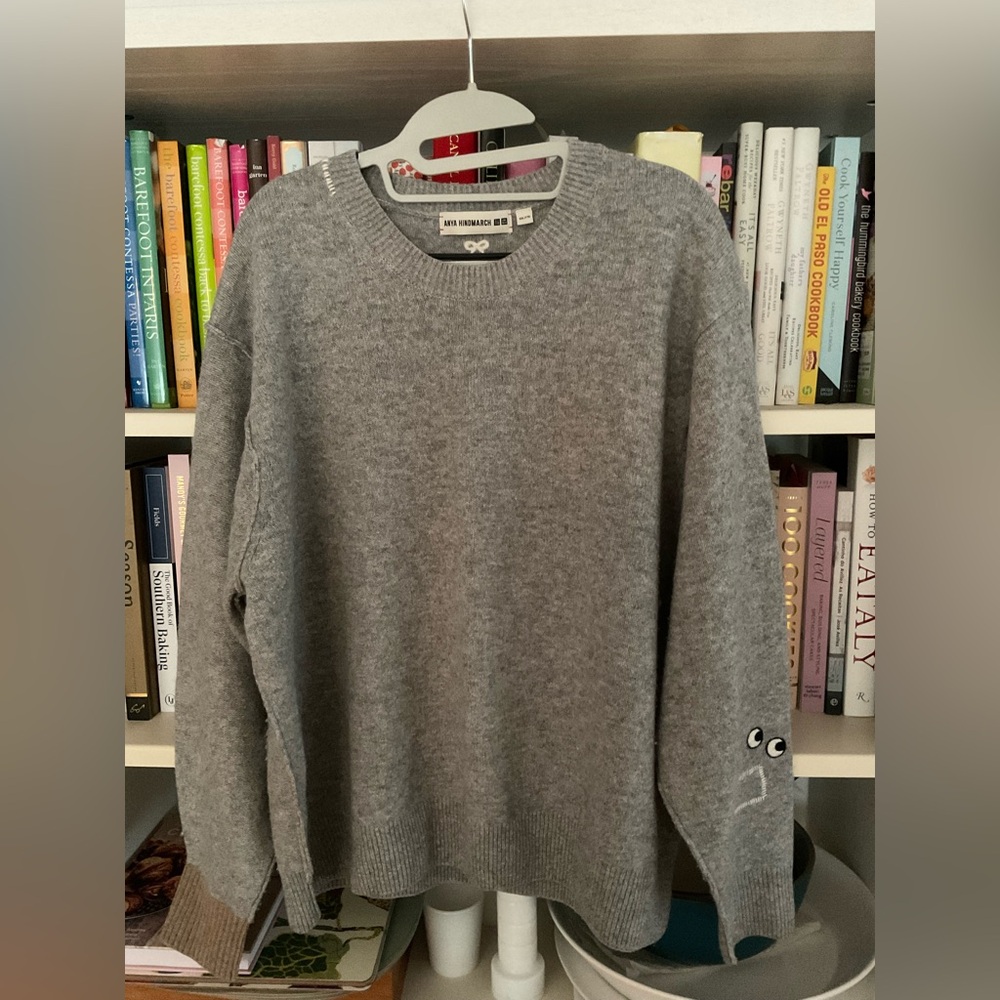 ANYA HINDMARCH x UNIQLO Sweater